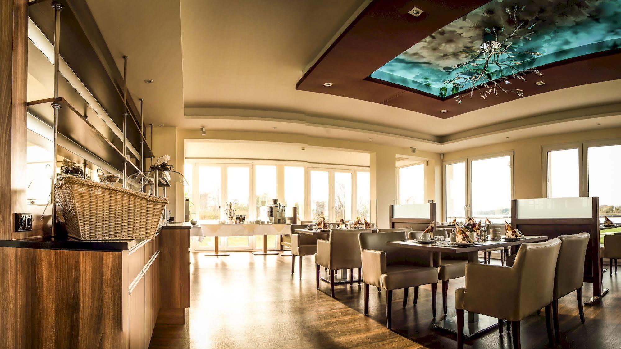 Hotel Warnow Rostock Ngoại thất bức ảnh
