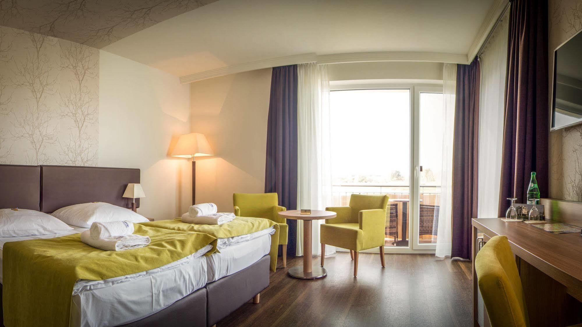 Hotel Warnow Rostock Ngoại thất bức ảnh