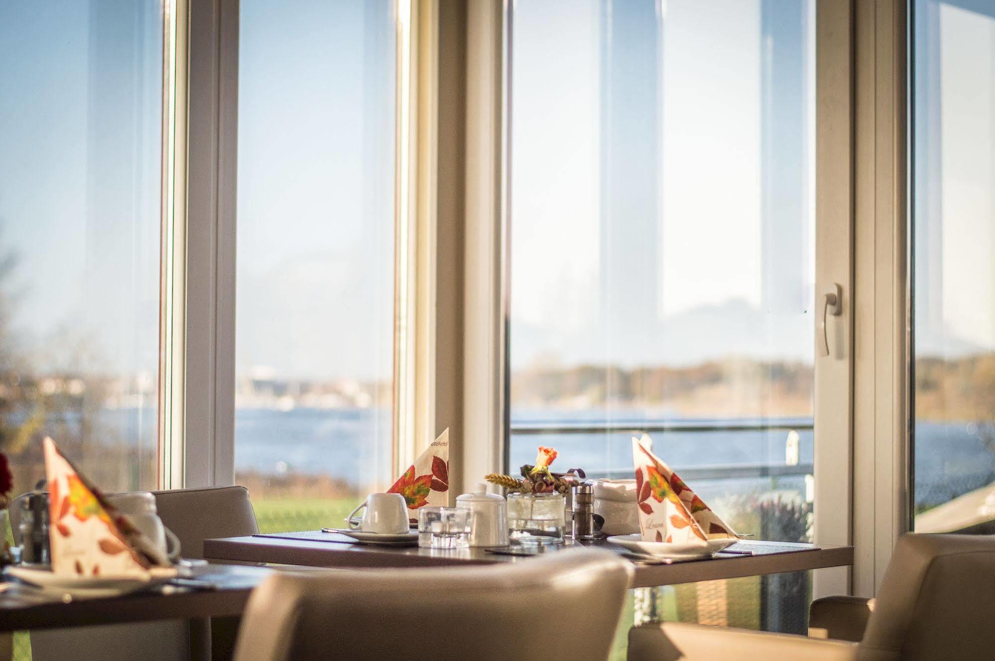 Hotel Warnow Rostock Ngoại thất bức ảnh